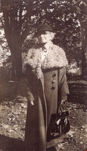 Isabella Taylor at Barnet, [1934] (date of original), copied 2004 thumbnail