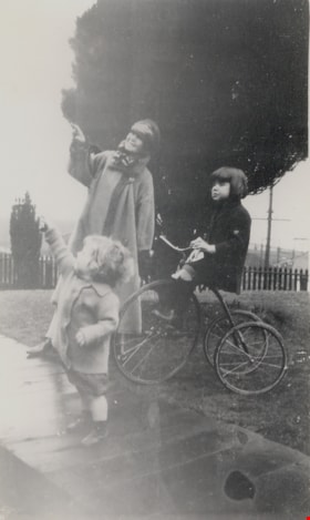 Grandma Irwin with Eleanor and Louise Irwin, [1929] (date of original), copied 2004 thumbnail