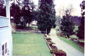 Sidewalk and grounds of New Haven, Jan. 2001 thumbnail