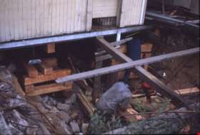 Placing timbers under Whitechurch Hardware, Aug. 1974 thumbnail