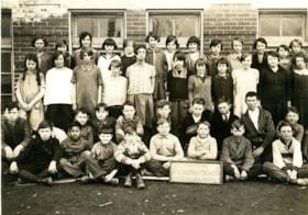Gilmore Avenue School division VII class, April 1927 thumbnail
