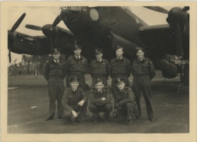 Joseph H. Corsbie and RCAF crew with aircraft, [between 1942 and 1945] thumbnail