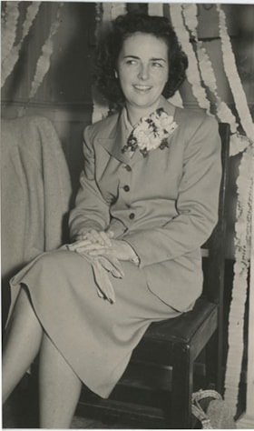Margaret Corsbie on wedding day, 12 Apr. 1948 thumbnail