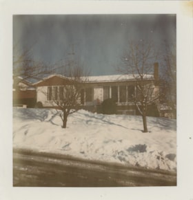 Corsbie family home on Springer Avenue, [197-] thumbnail