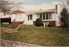 Corsbie family home on Springer Avenue, [197-] thumbnail