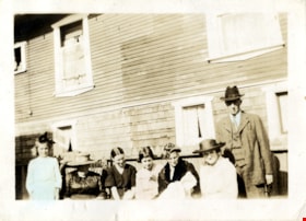 Members of the Knight and Ellis families, [between 1920 abd 1925] thumbnail