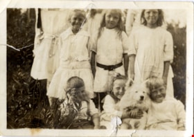 Margaret, Lila, Naida, Dolly and Fred Knight, [between 1917 and 1920] thumbnail