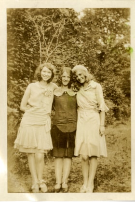 Naida, Lila and Margaret Knight, [193-] thumbnail