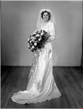 Margaret Knight on her wedding day, 1947 thumbnail