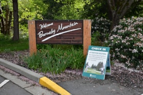 COVID-19 signage outside of Burnaby Mountain Golf Course, 6 May 2020 thumbnail
