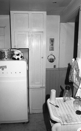 Cunningham house kitchen, Jan. 1991 thumbnail