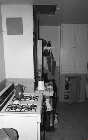 Cunningham house kitchen, Jan. 1991 thumbnail