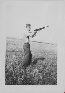 Earl Philips with rifle, 1942 thumbnail