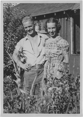 Adell and Earl Gene Philips, 1939 thumbnail
