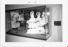 Display case inside the Middlegate Bakery, Apr. 1960 thumbnail