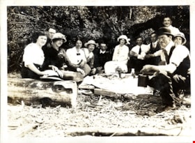 Love and Stanley family picnic, [191-] thumbnail