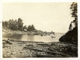 Wharf, shoreline and boats, [191-] thumbnail