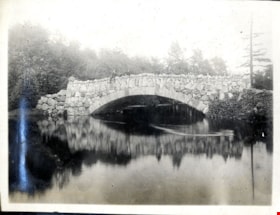 Men on stone bridge, [191-] thumbnail