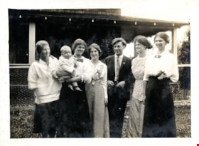 Members of Love family in front of Love farmhouse, [191-] thumbnail