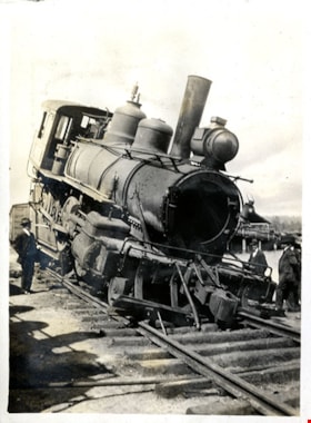 Derailed train, [191-] thumbnail
