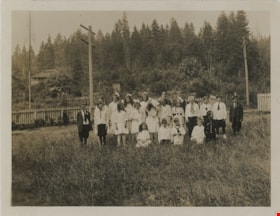 Large group of children in field, [191-] thumbnail