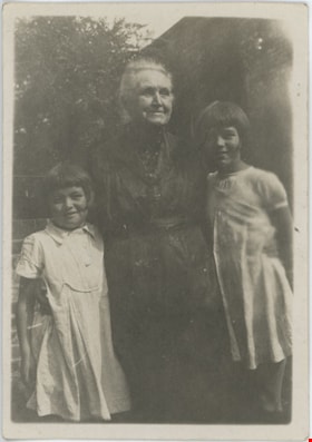 Mary Conquest Stanley with her grandaughters, [192-] thumbnail
