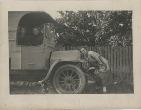 Mary Stanley starting bus, [192-] thumbnail