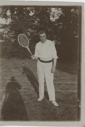 Conquest Stanley playing tennis in Wembley, 1921 thumbnail