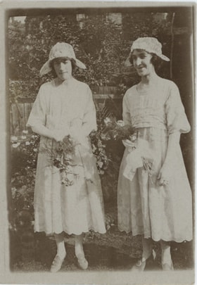 Mabel and Ada Stanley, 5 Oct. 1921 thumbnail