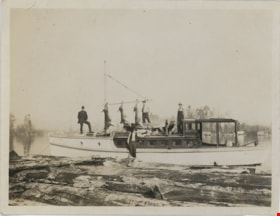 Hunters on board boat, [191-] thumbnail