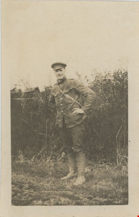 Man in military uniform, [between 1914 and 1918] thumbnail