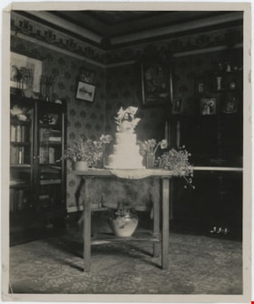 Esther and Frank Stanley's wedding cake, 1921 thumbnail