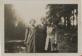 Esther Love Stanley with two women, [192-] thumbnail