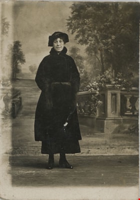 Portrait of woman in fur coat, [191-] thumbnail