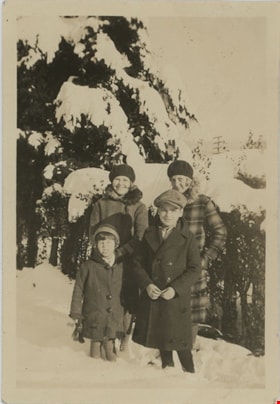 Stanley children in snow, [192-] thumbnail