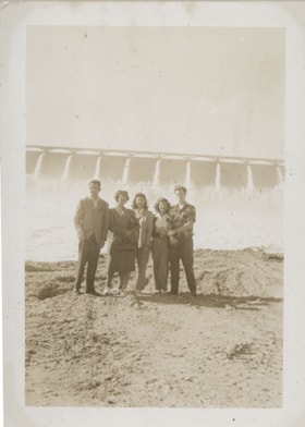 Stanley family and Ramsay Shankie in front of dam, [194-] thumbnail