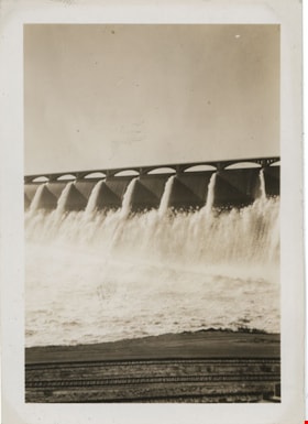 Dam with rushing water, [194-] thumbnail