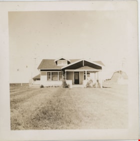 Farmhouse and field, [194-] thumbnail