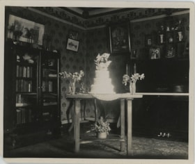 Esther and Frank Stanley's wedding cake, 1921 thumbnail