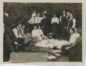 Love family picnic, [c. 1910] thumbnail