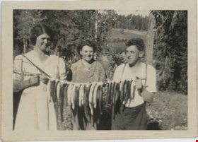 Esther, Rhoda and Stan with fish, [between 1947 and 1957] thumbnail
