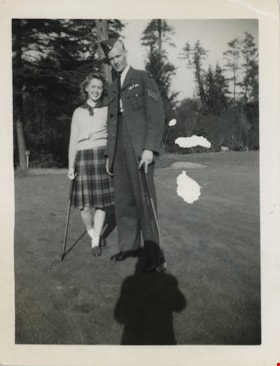 Robert Leonard Love and Margaret Iona Giles, 1943 thumbnail
