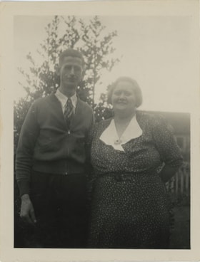 John Leonard Love and Jenny Love, 1943 thumbnail
