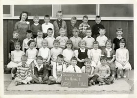 Sussex School Grade 1 class, 1960 thumbnail