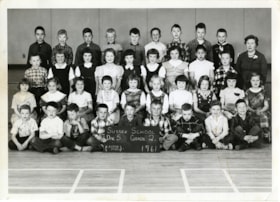 Sussex School Grade 2 class, 1961 thumbnail