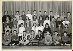 Maywood School Grade 4 class, [1962 or 1963] thumbnail